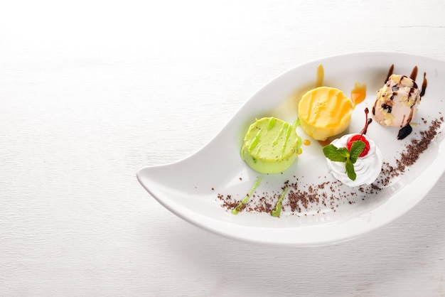 Plato preparado en cocina moderna